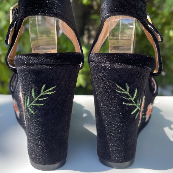 Qupid ARDOR Summer Floral Embroidered Strappy Chunky Platform Wedge Heels - Picture 6 of 12